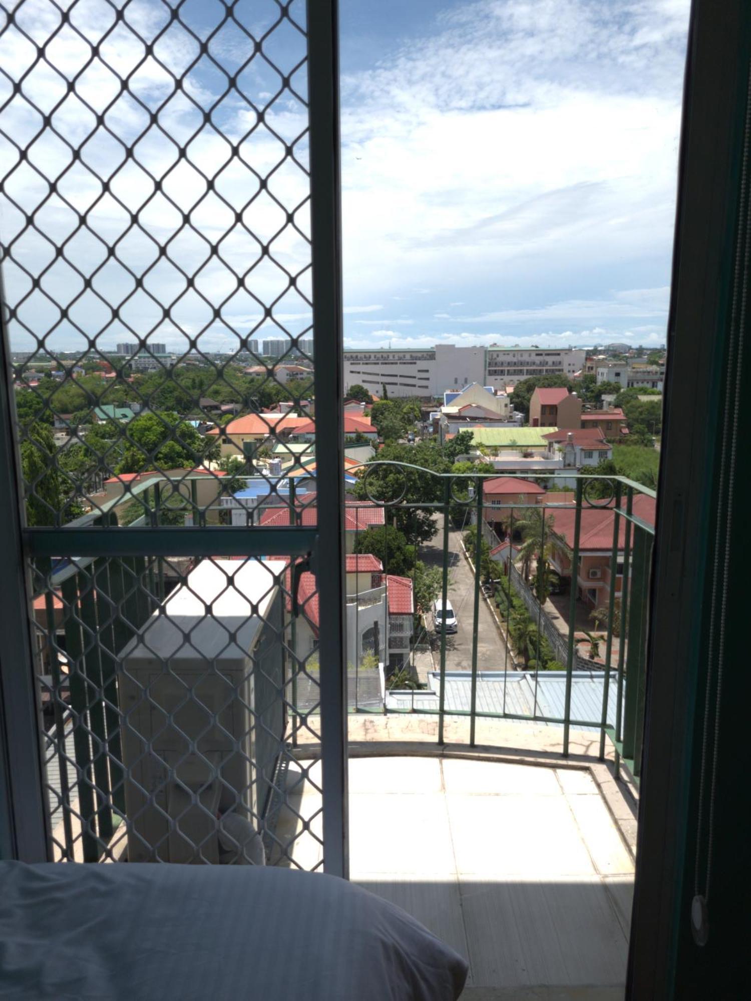 Cozy 2Br Staycation With Balcony Chateau Elysee For 4-6 Pax Paranaque City Экстерьер фото