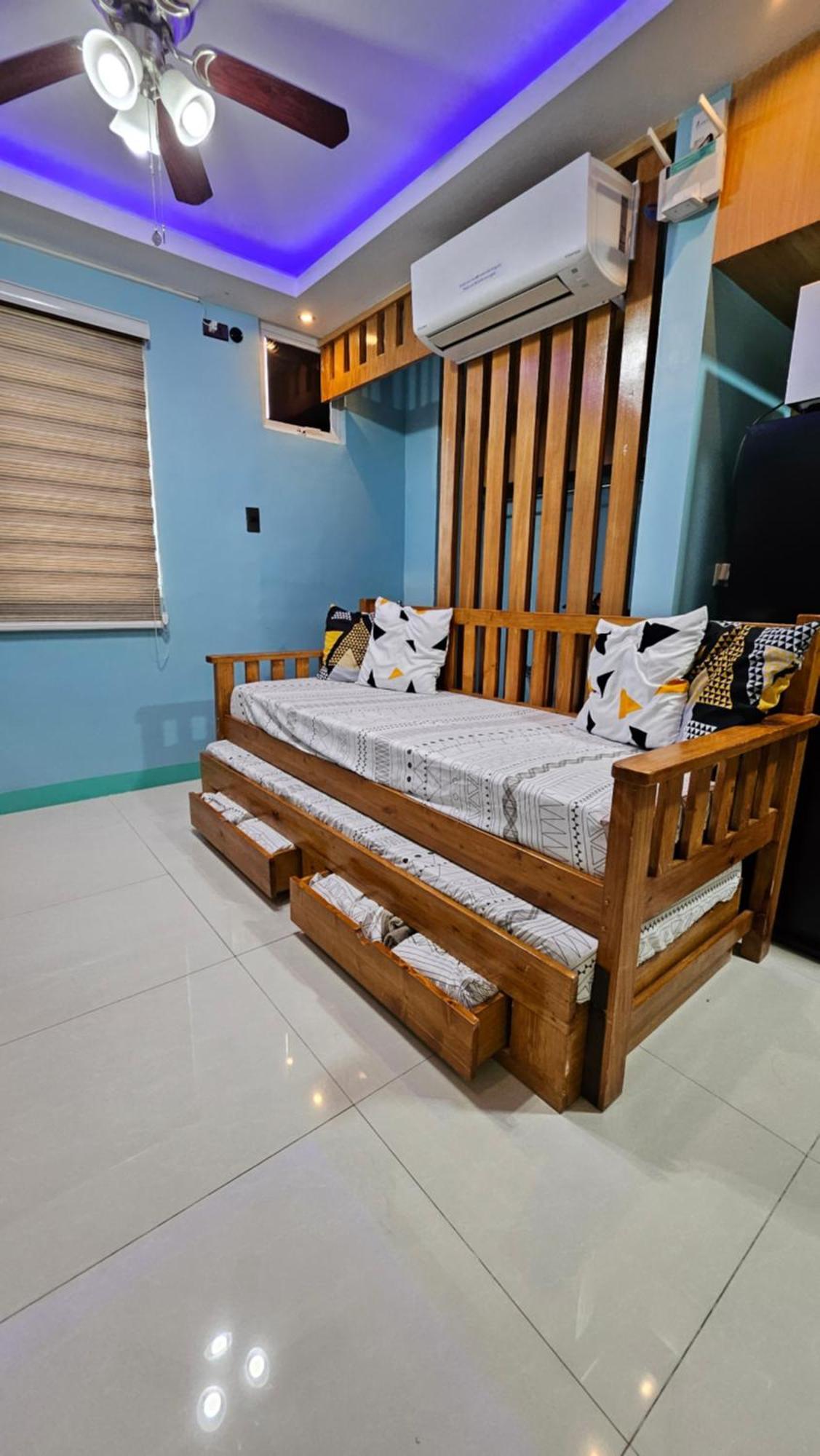 Cozy 2Br Staycation With Balcony Chateau Elysee For 4-6 Pax Paranaque City Экстерьер фото